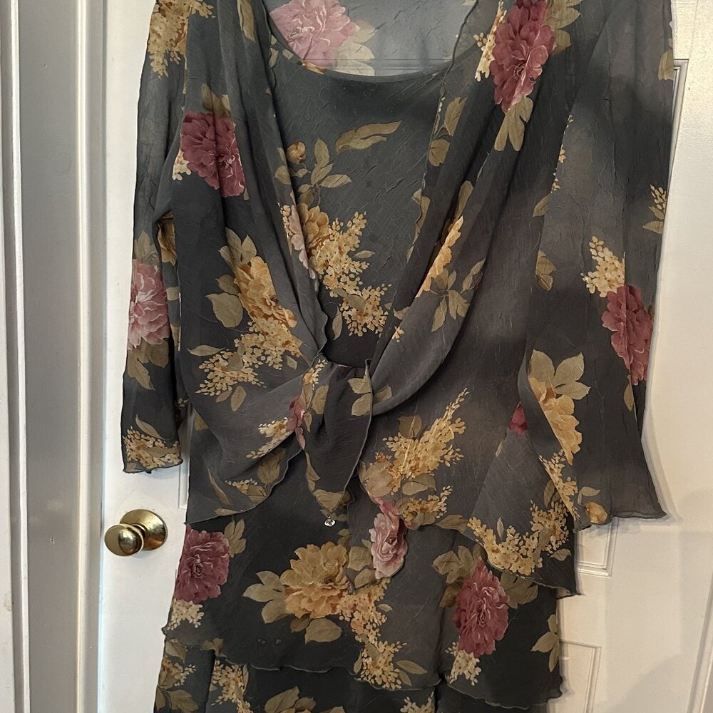 Two-piece green floral three-tiered maxi dress Size large